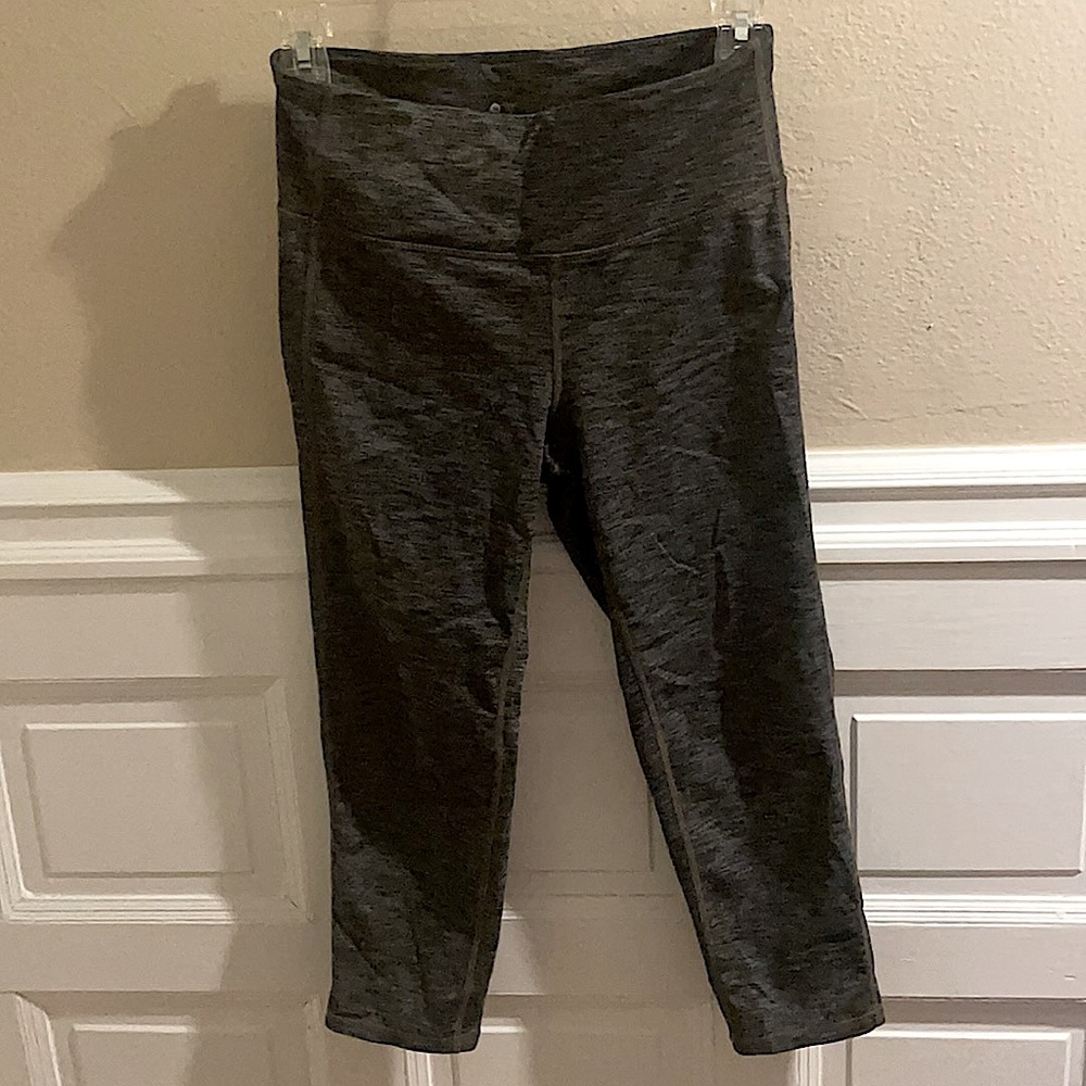 Gray Athleta cropped leggings! Size S